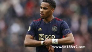 Liverpool quan tâm Jurrien Timber 